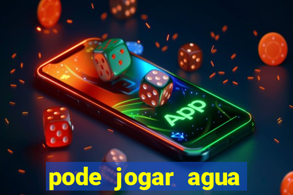 pode jogar agua quente no vaso