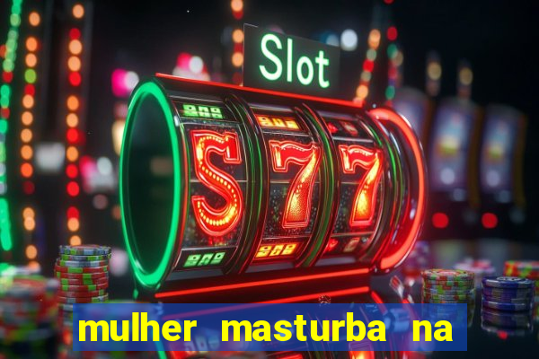 mulher masturba na quina da cama