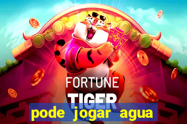 pode jogar agua quente no vaso